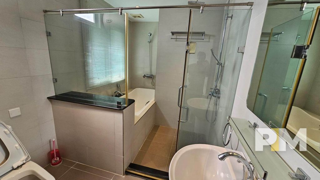 property in myanmar (Bathroom)