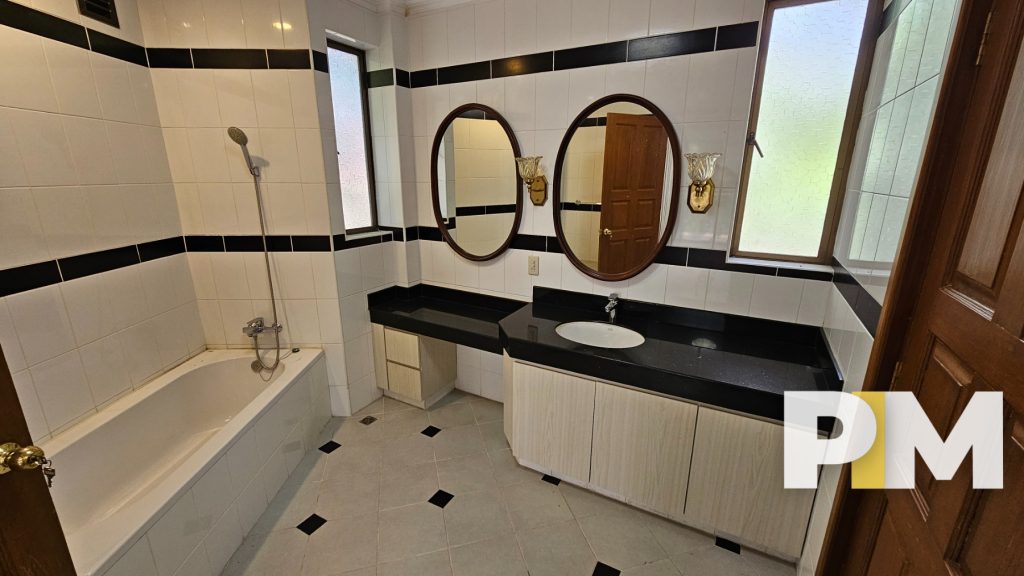 Property in Yangon (Bathroom)